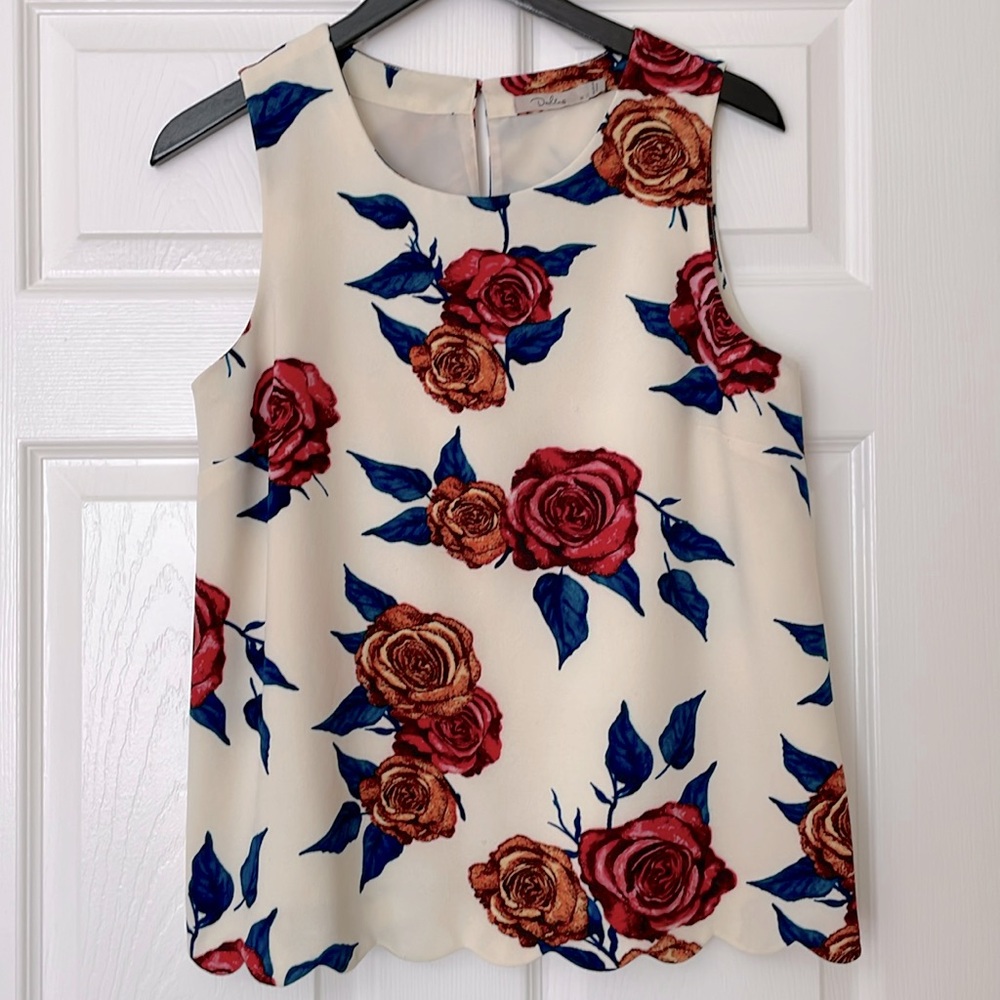 RARE beautiful Scalloped Top with roses from Anthropologie